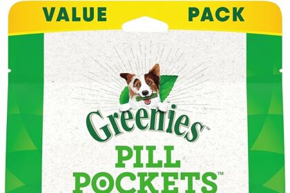 Treat-sized pouches with a built-in pocket are the foundation of this tool for pet medication.